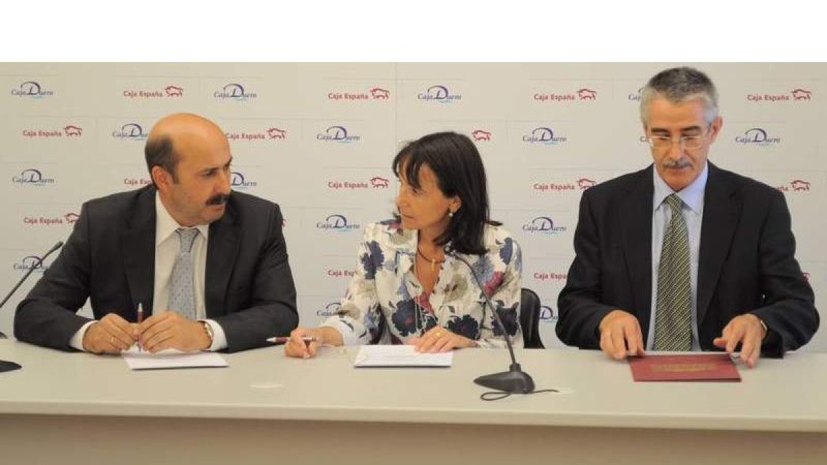 José Manuel Fernández Corral, María Teresa Arias Gutiérrez y Ángel Cimadevilla.