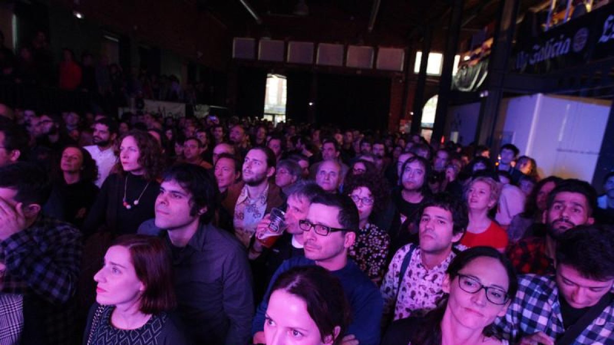 Militantes de la CSU reaccionan a los primeros sondeos.