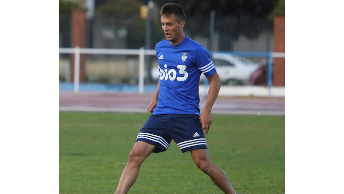 Adán no entrenó ayer con el primer equipo y pasará a formar parte del filial blanquiazul.