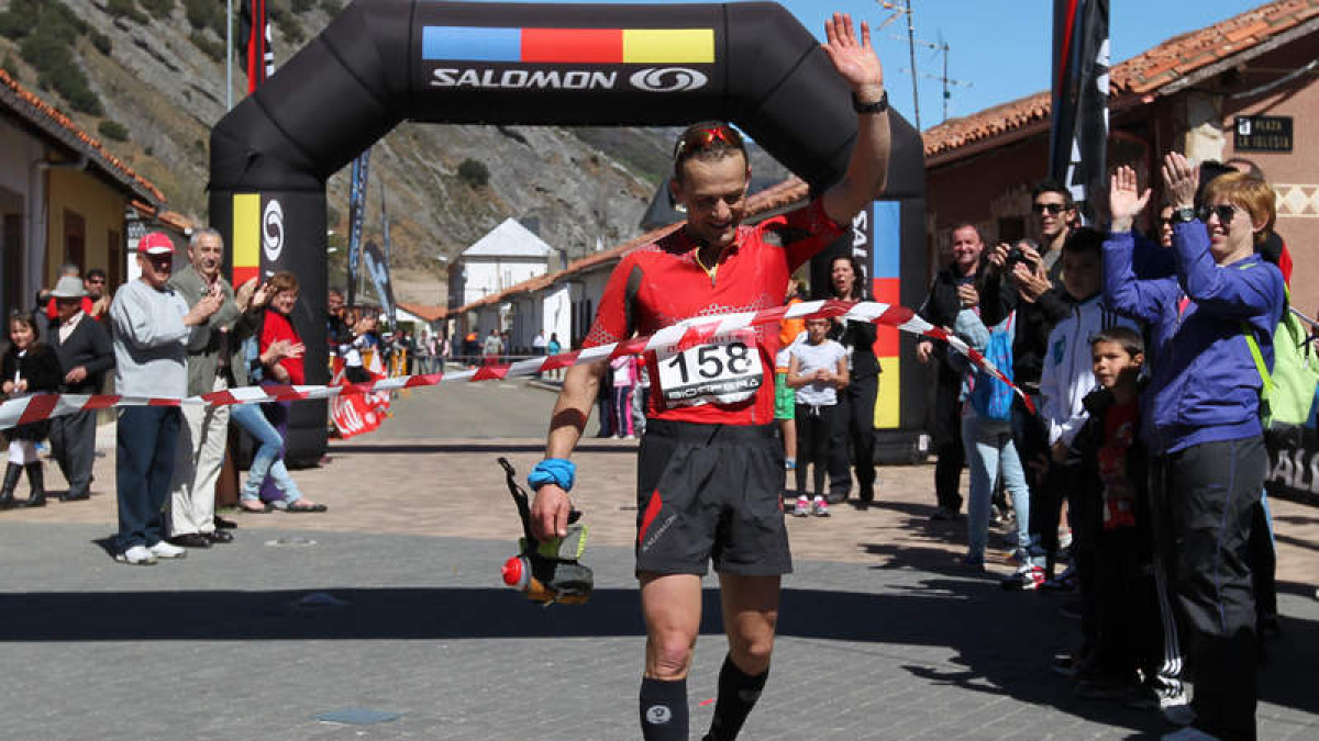 El paso por la zona de la bocamina fue de lo más espectacular de la carrera de montaña.