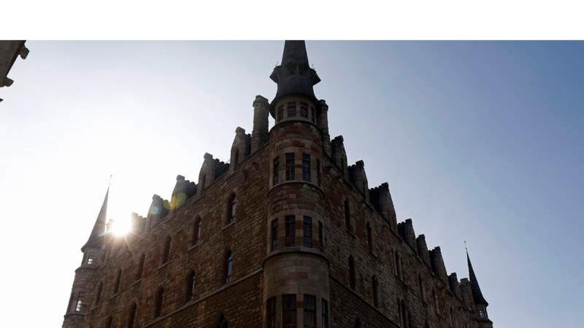 El Museo Casa Botines obtiene el Premio de las Artes de Castilla y León como reconocimiento a su apuesta decidida por la recuperación del patrimonio. FERNANDO OTERO