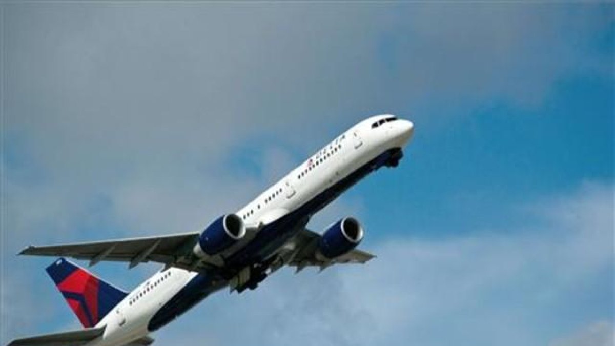 Un avión de Delta Airlines sobrevuela China en 2013.