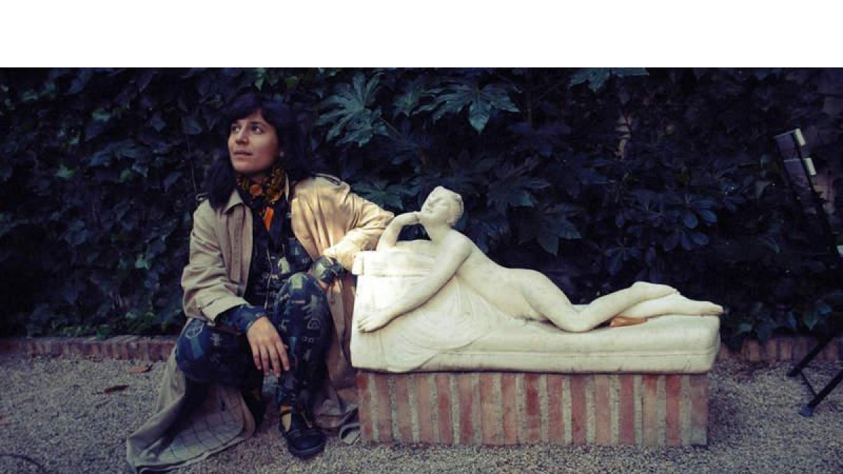 Lorena Álvarez, natural de San Antolín de Ibias, se hace acompañar en sus conciertos de su ‘banda municipal’.