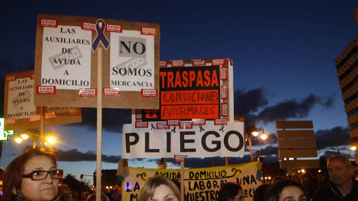 Participantes en la manifestación de ayer en León.
