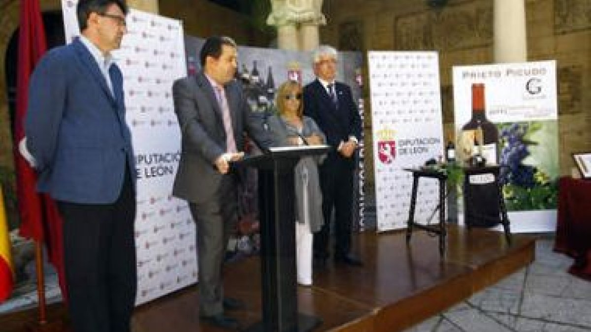 Martínez Majo, José Manuel Fernández Pastor, Isabel Carrasco y José Ángel Hermida, en la presentació