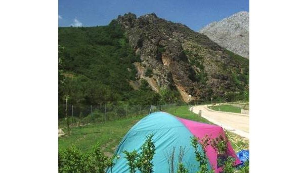 Naturaleza en el camping de Vegacervera, a los pies de las montañas de León.