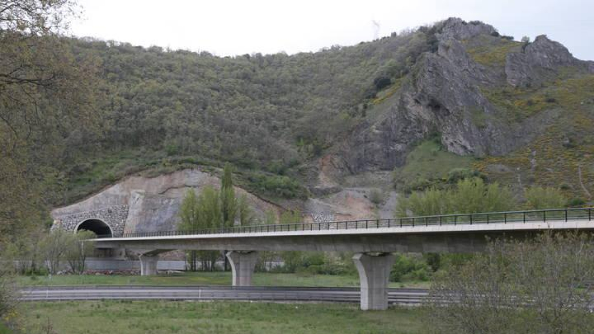 Obras del AVE en Peredilla.