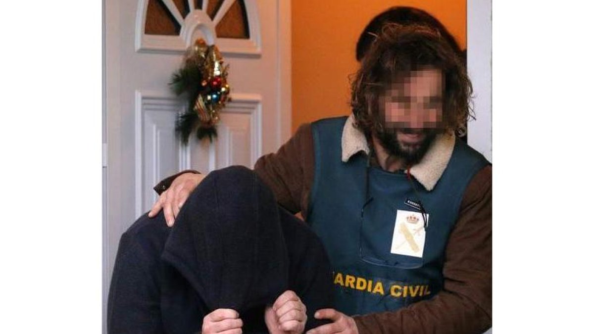 ‘El Chicle’ es arrestado por la Guardia Civil. LAVANDEIRA JR.