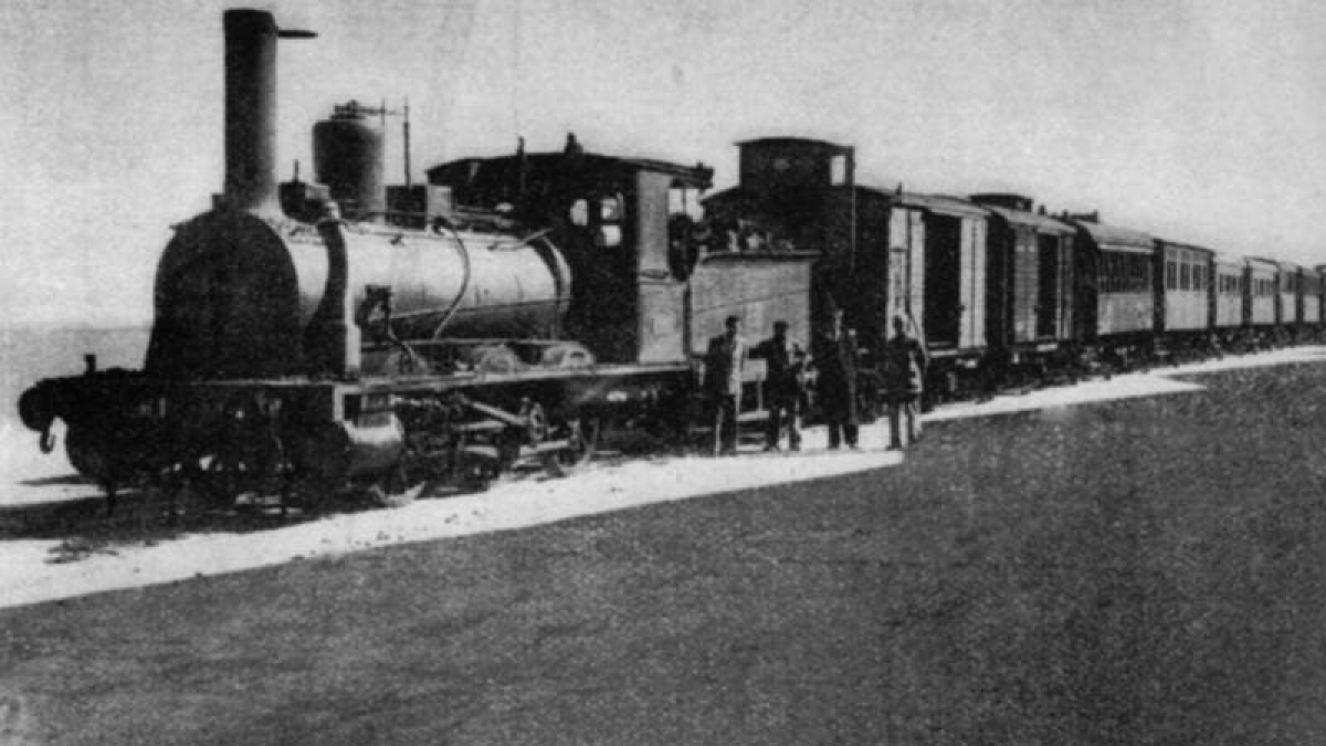 Imagen del tren que tarsladaba a los obreros desde León a la Base Aérea. MINISTERIO DE DEFENSA