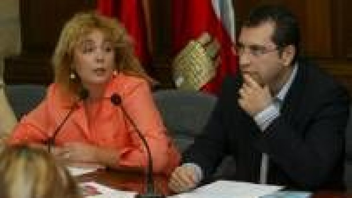El concejal de Acción Social junto a los técnicos de la jornada en la presentación de ayer