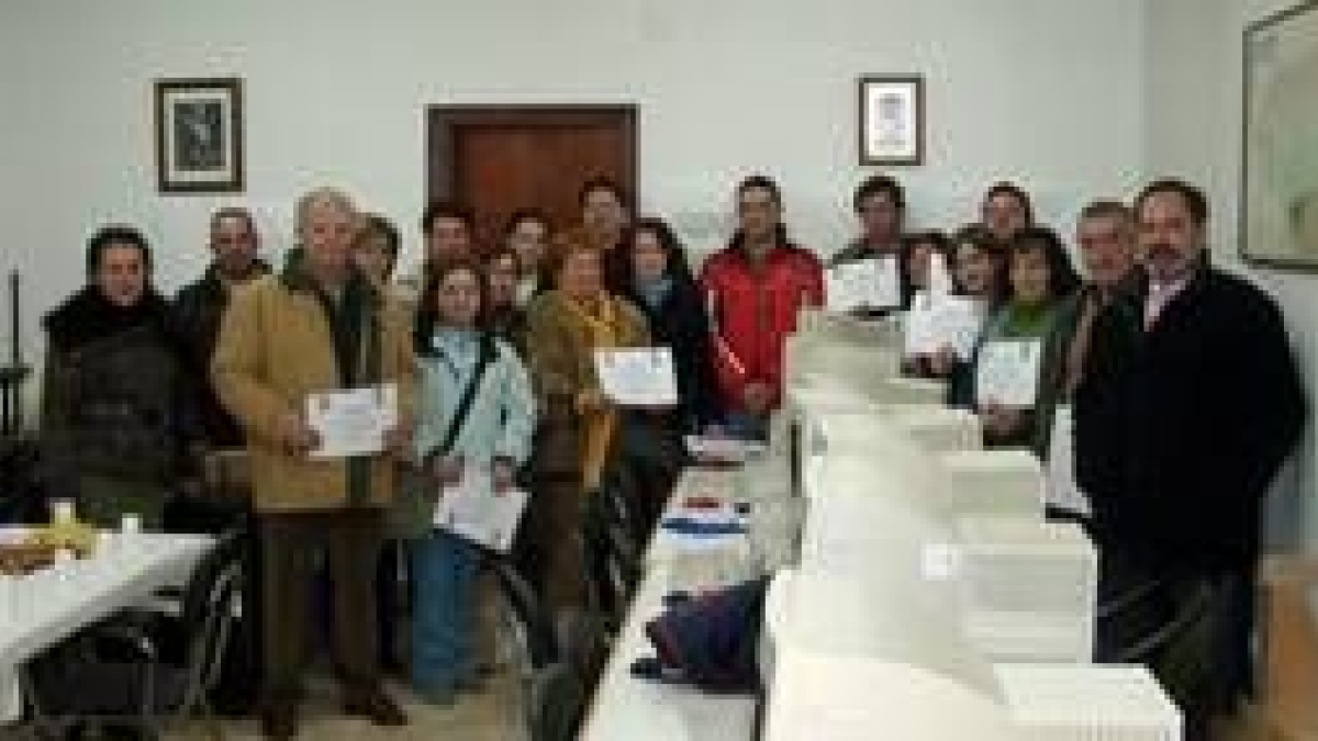 Asistentes al último curso de informática en San Martín del Camino