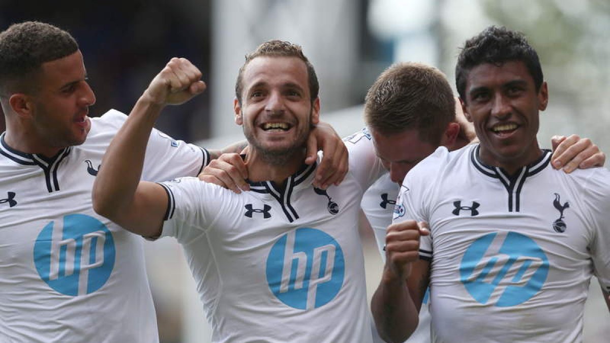 Soldado, en el centro, celebra el gol del triunfo.