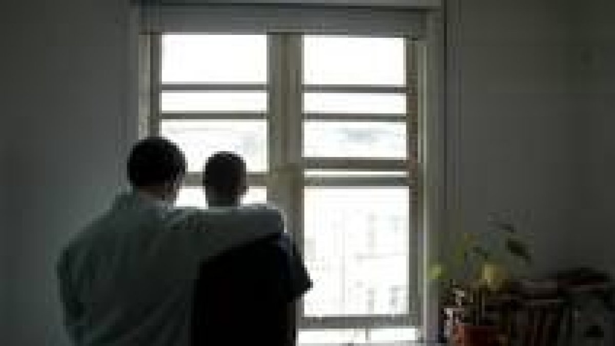 Los socialistas piden que las parejas homosexuales puedan contraer matrimonio por lo civil