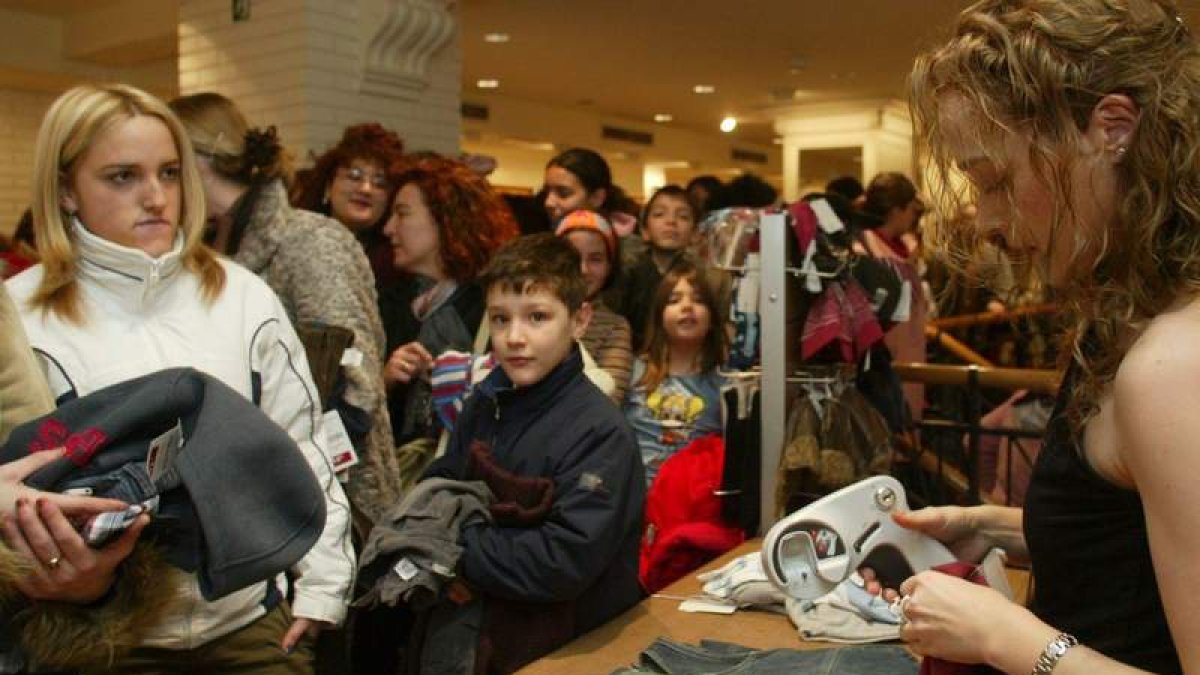 El comercio es uno de los sectores donde tradicionalmente se realizan más contratos.