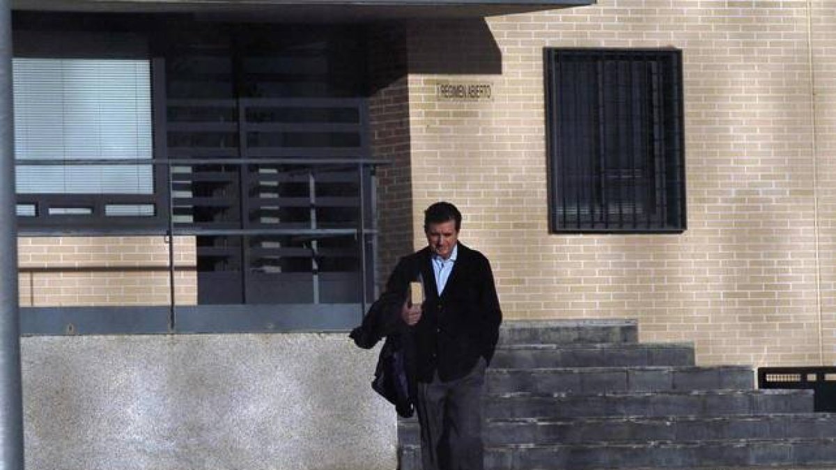 El expresidente de Baleares Jaume Matas, saliendo de la cárcel con un permiso, en octubre del 2014.
