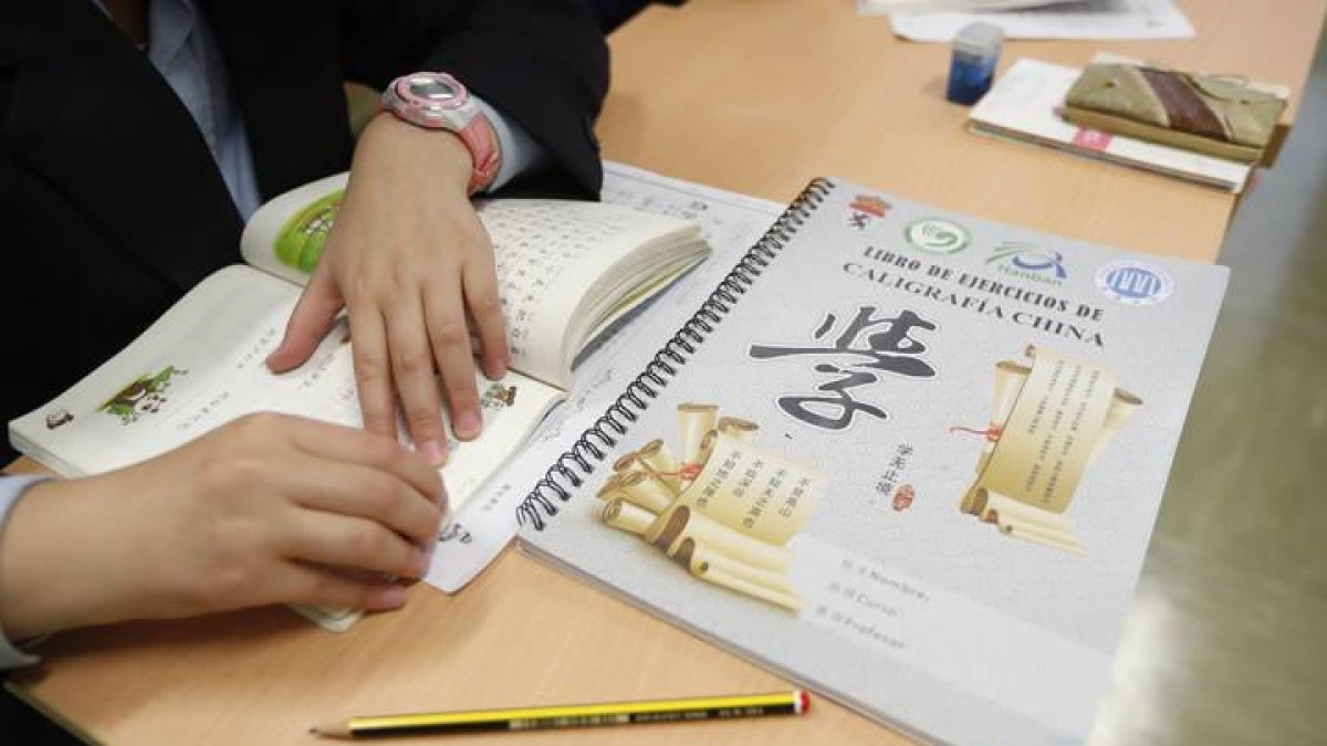 Un alumno del Instituto Confucio leonés.