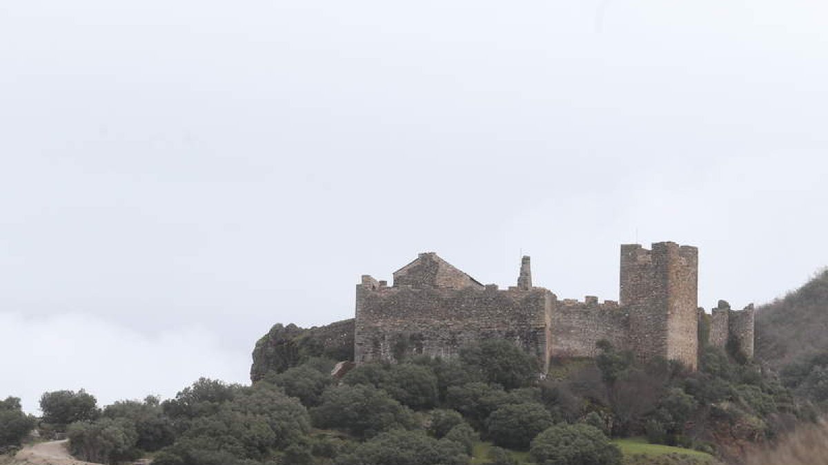 La fortaleza de Cornatel puede acogerse al nuevo reglamento museístico de la Junta. ANA F. BARREDO