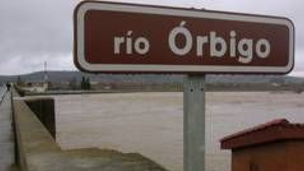 El objetivo de las obras es evitar que el río Órbigo se desborde y afecte a la estación de aforos