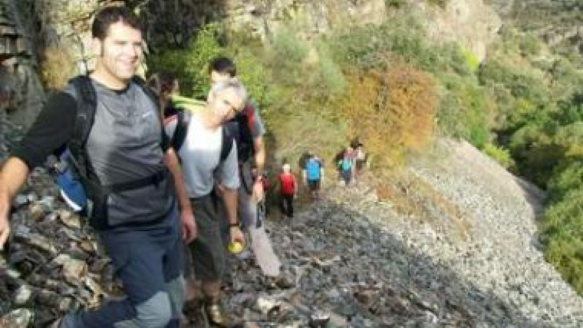 Los participantes en el recorrido durante una pausa.