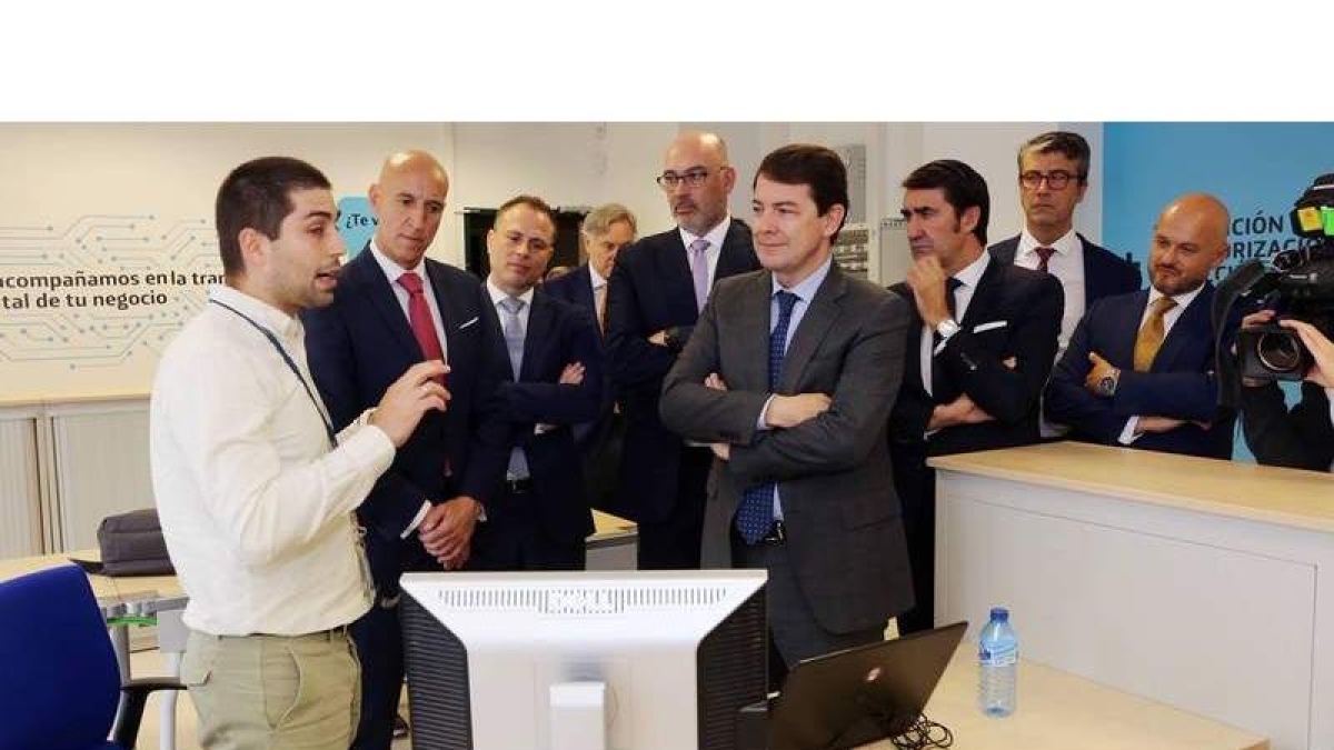 Un momento de la inauguración de la sede leonesa de Telefónica el año pasado. DL