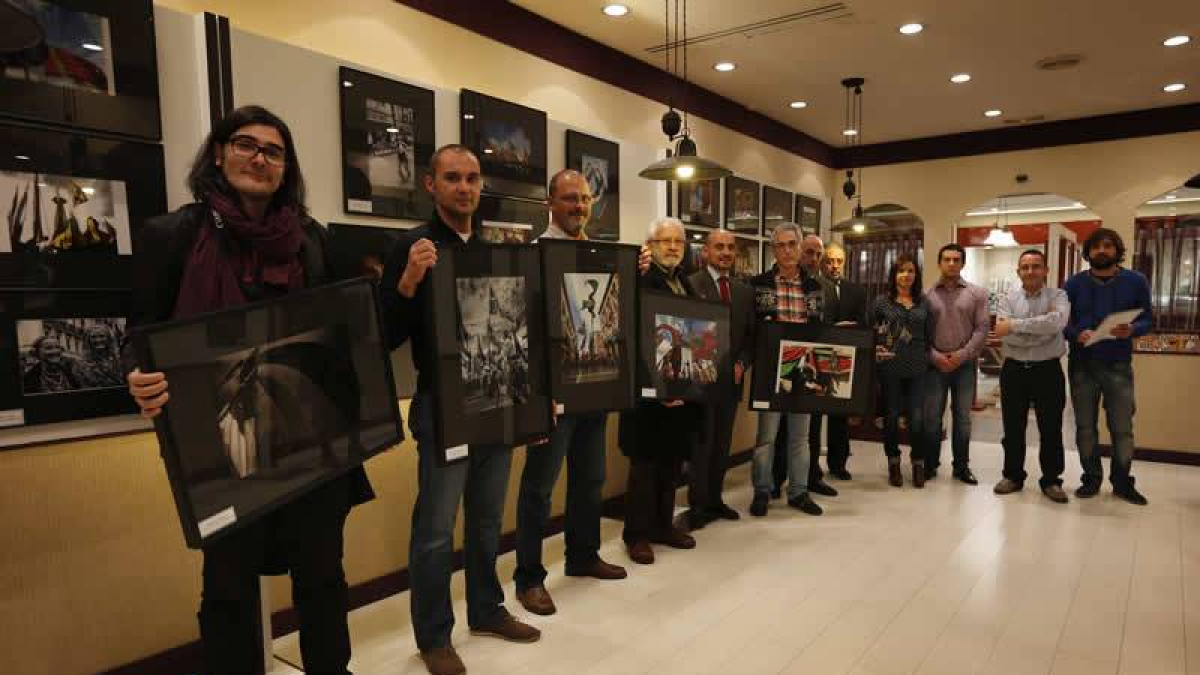 Los participantes y ganadores del concurso de fotografía de