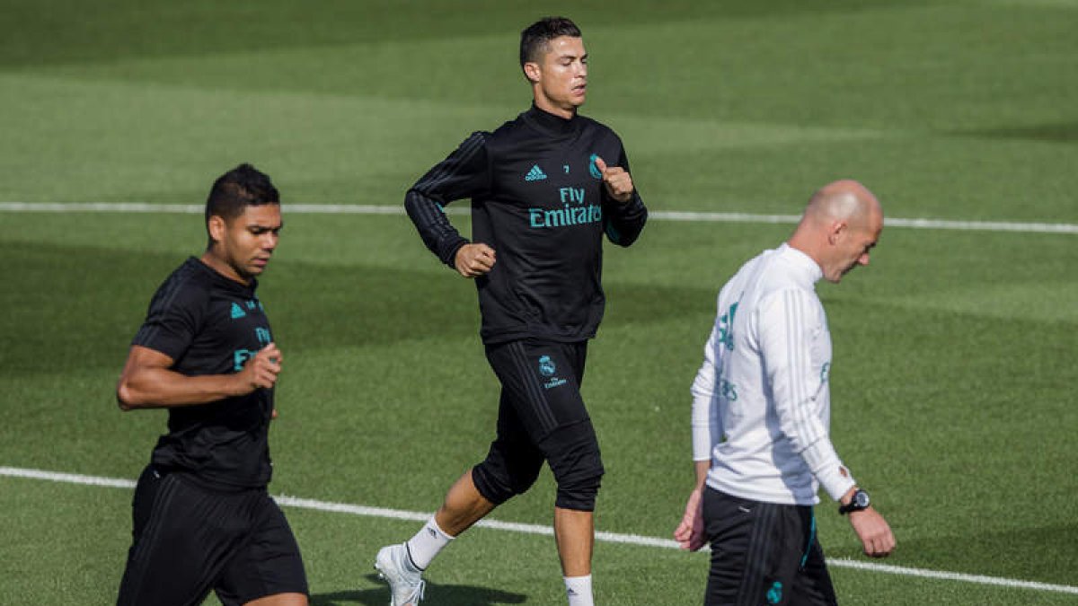 Zinedine Zidane empezó a preparar ayer el partido contra el Getafe del sábado. JIMÉNEZ