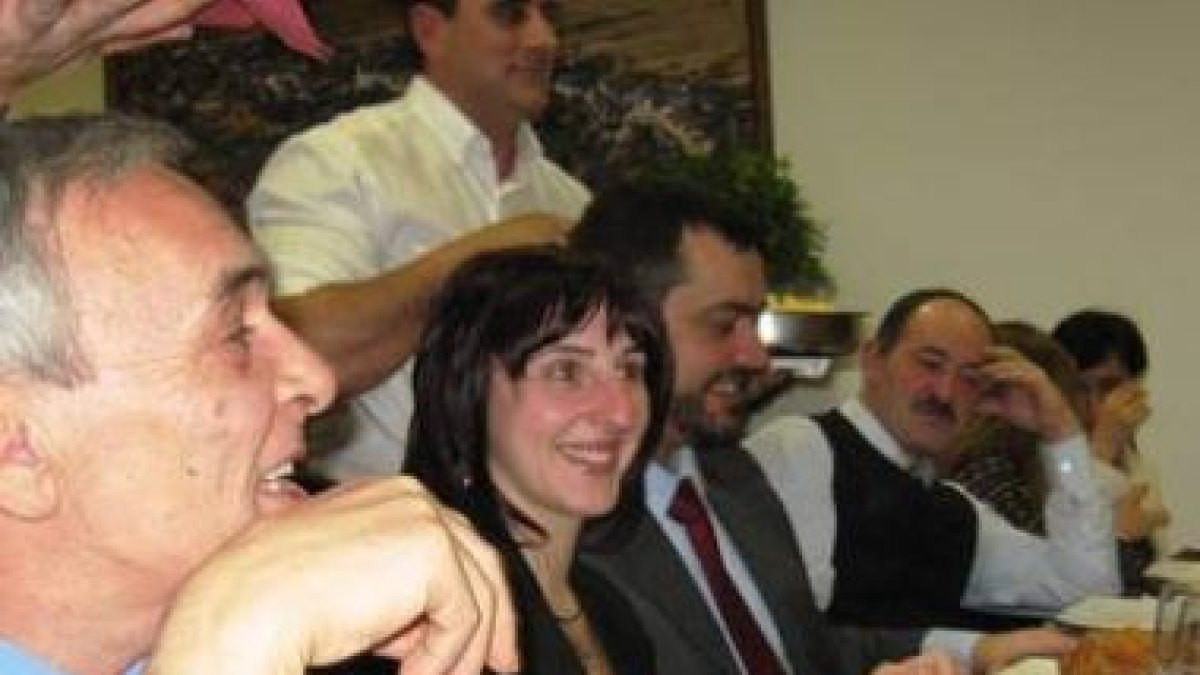El mantenedor Luis Amigo, el alcalde Julio Anta y el pedáneo Román Díaz durante la fiesta.