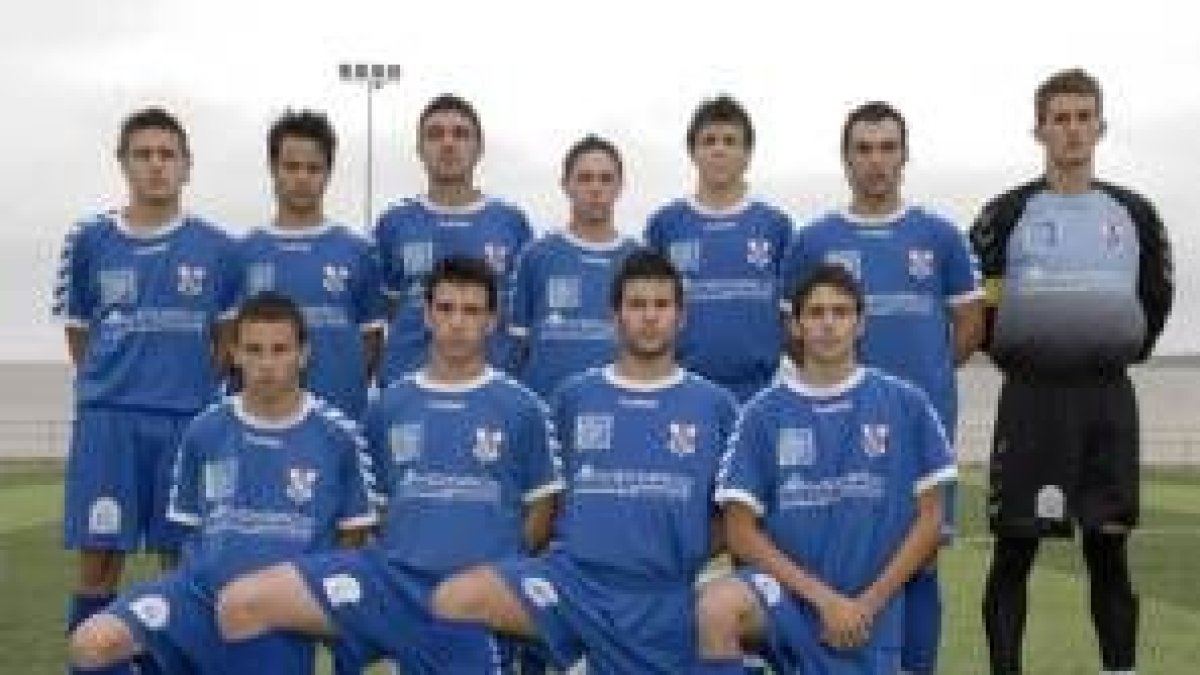 León CF, foto superior, y Huracán Z, que militan en la Liga Nacional Juvenil