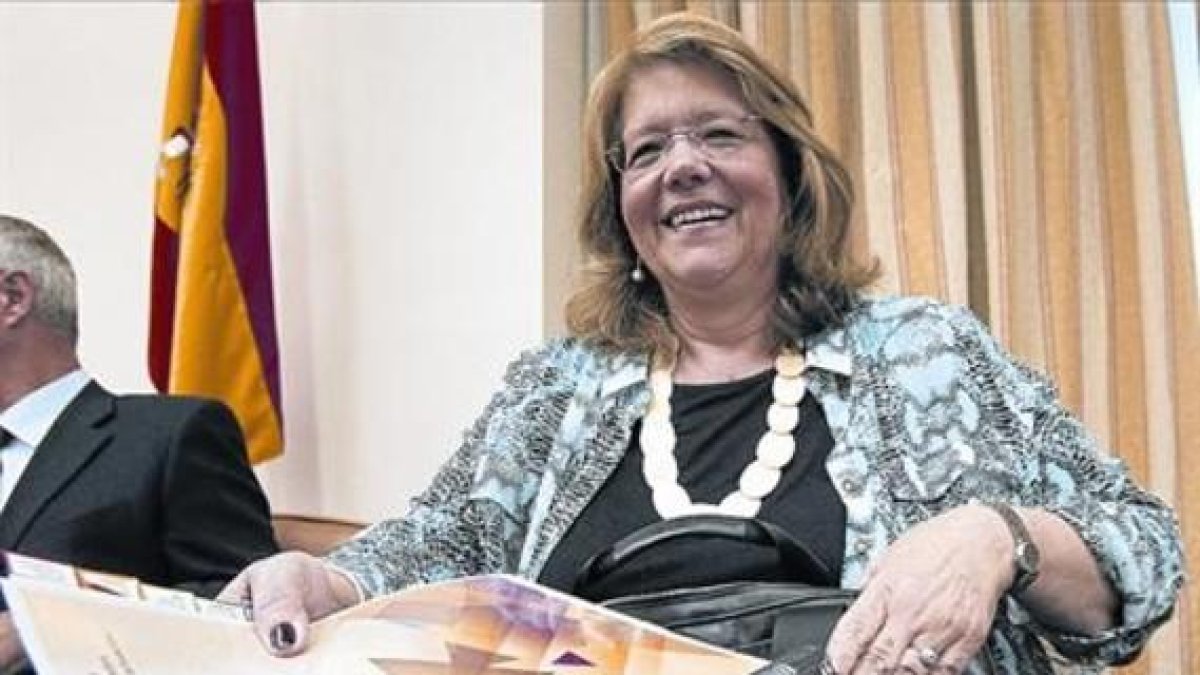 Elvira Rodriguez, presidenta de la CNMV, en la Comisión de Economía del Congreso.