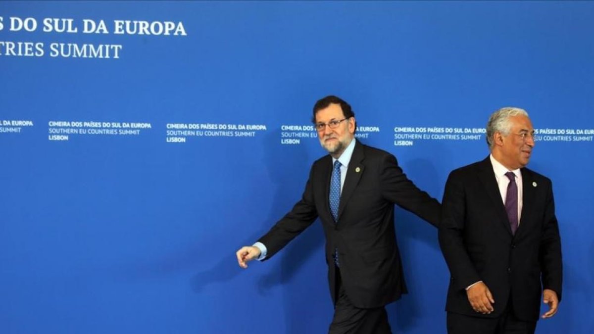 Mariano Rajoy con el primer ministro portugués, António Costa, durante la anterior cumbre de los países del sur, que se celebró el 28 de enero en Lisboa.