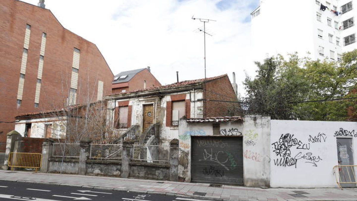 Imagen del edificio de la plaza Padre Severino. MARCIANO PÉREZ