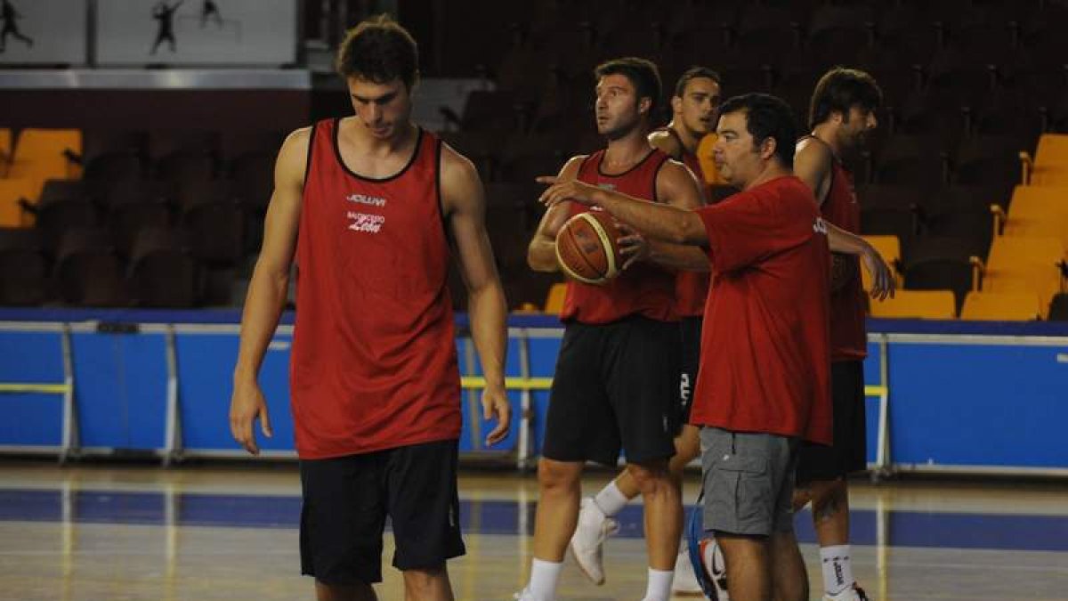 Rocchia (i) tiene casi imposible jugar en Burgos; Julio González, ya recuperado, sí lo hará.