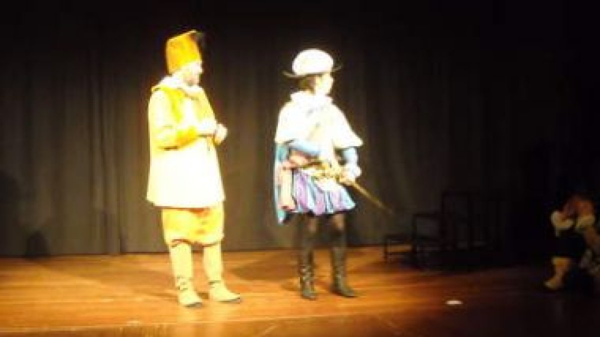 El teatro atrae a muchos vecinos y visitantes por su imaginativa puesta en escena
