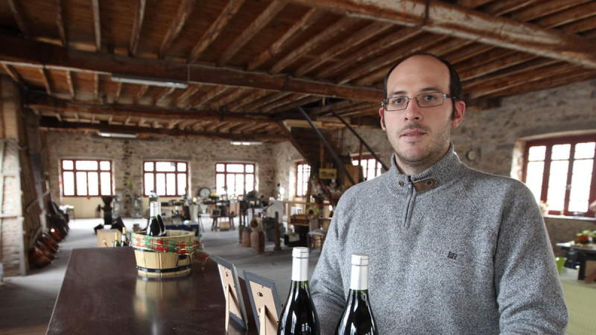 Alberto Ledo,en la plantanoble de laconservera familiar ahora convertidaen espaciode usosocial para la bodega.