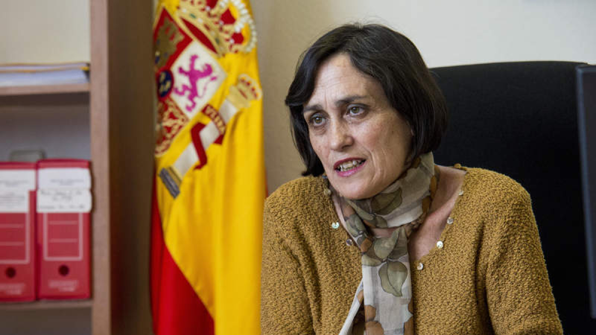 Ángela Casado, en su despacho de secretaria coordinadora de León. F. OTERO PERANDONES