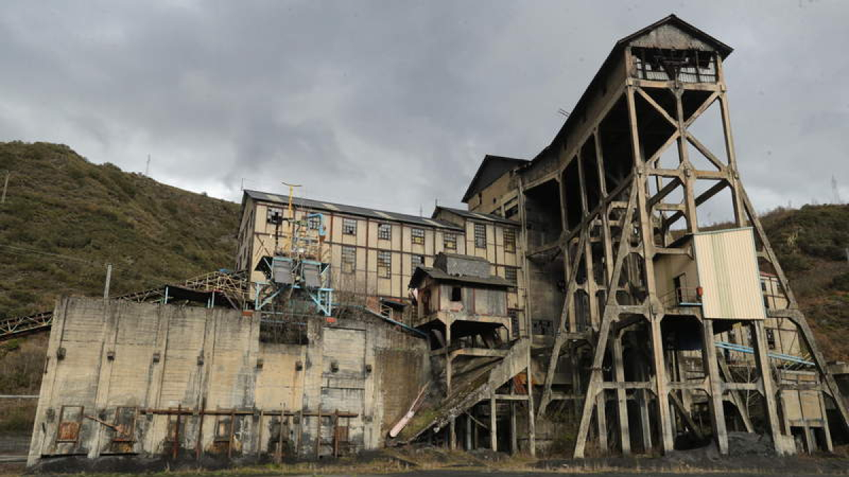 El lavadero de carbón de Antracitas de Fabero (AFSA) en el paraje de La Recuelga de Santa Cruz del Sil. L. DE LA MATA