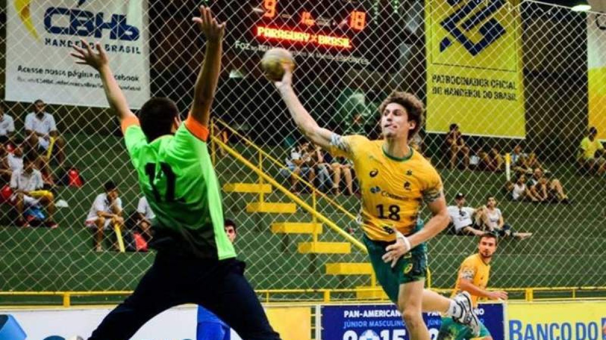 Moreira en acción y con el seleccionador Jordi Ribera.
