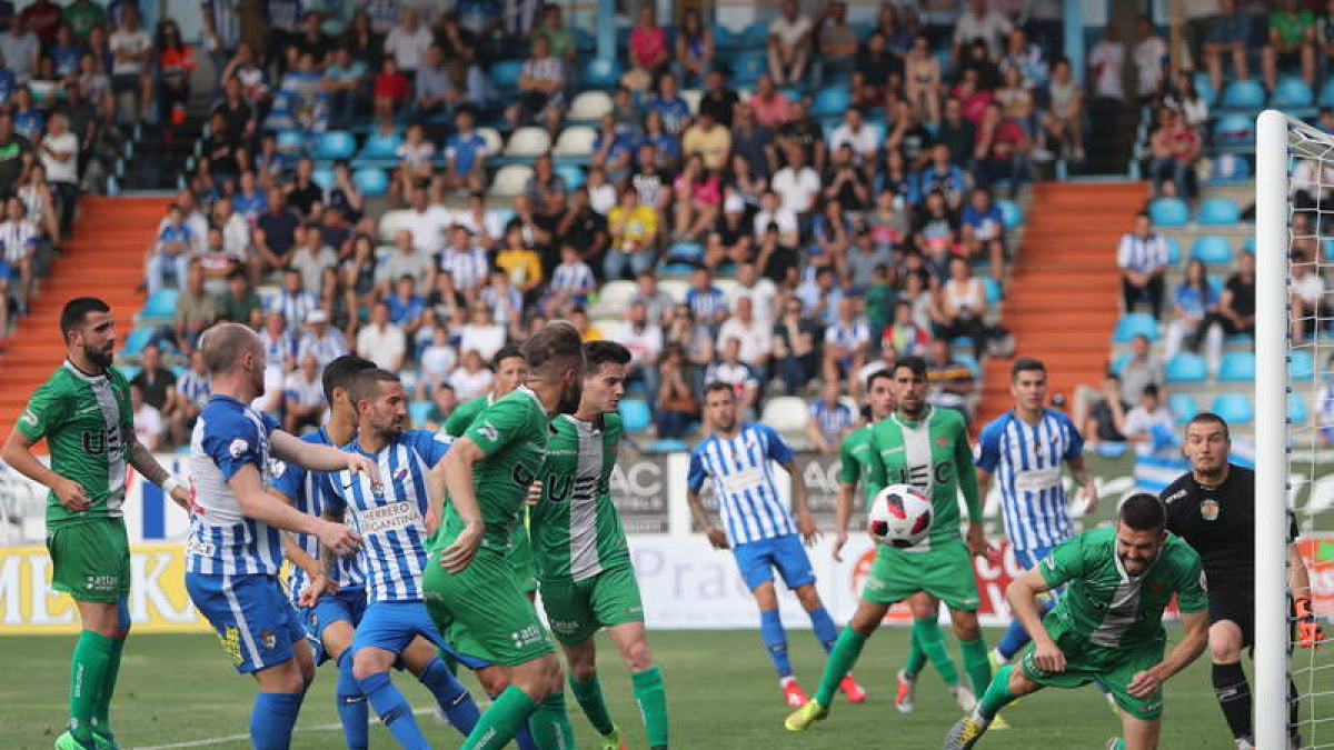 El Ponferradina-Cornellà de fase de ascenso de 2019. ANA F. BARREDO