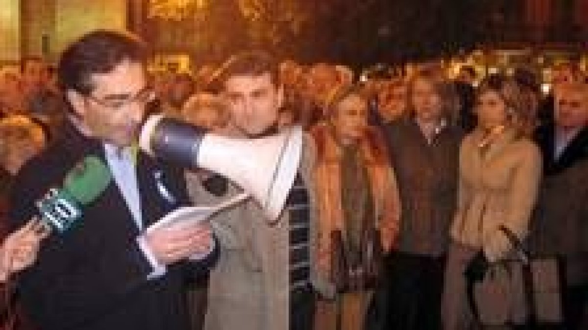 De la Mata facilitó a Rodríguez la lectura del comunicado de la manifestación del viernes