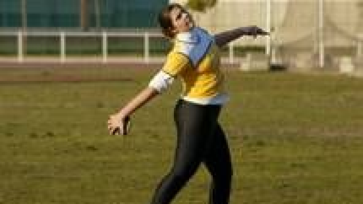 Sabina Asenjo lanza en una de sus últimas competiciones