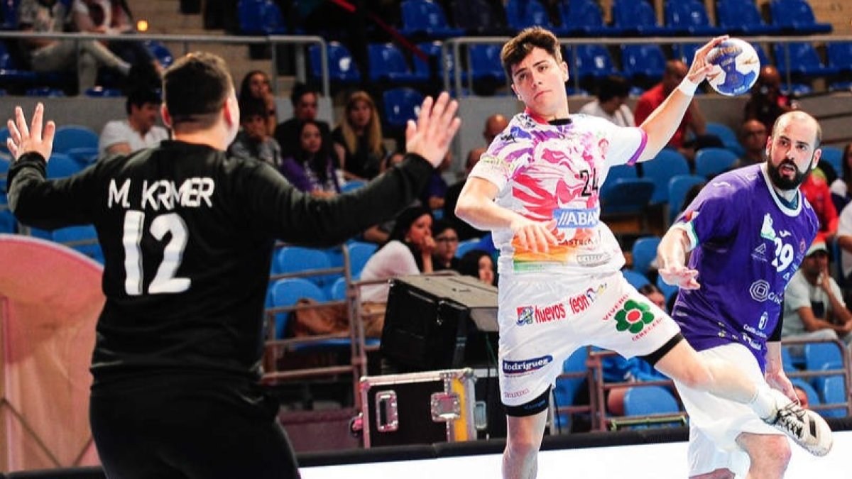 Antonio Martínez quiere hacer un gran partido frente a su hermano Isi y seguir en la pelea por el pichichi. DL