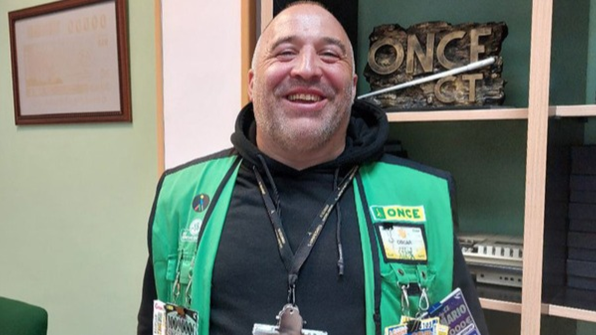 Óscar Martín del Teso, vendedor del ‘Eurojackpot’ de la Once premiado con 213.769,50 euros. ICAL