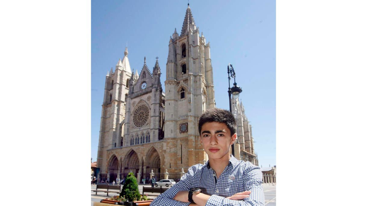 Vidales, delante de la Catedral de León, ciudad de la que es un destacado embajador. BRUNO MORENO