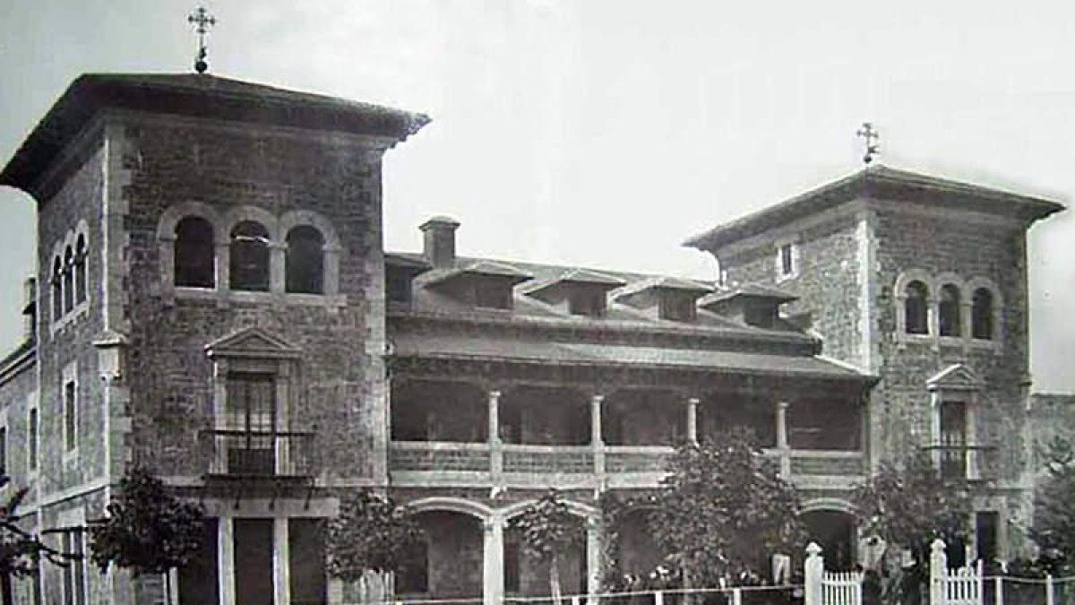 El palacio de los Allende fue un edificio señorial de piedra con arquerías que era la admiración de todos los que se acercaban a la villa montañesa de Burón.