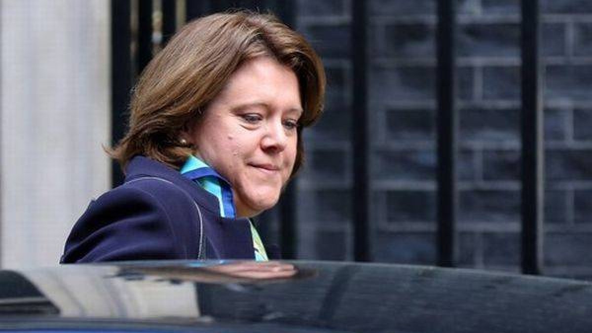 La ministra de Cultura, Maria Miller, abandona el número 10 de Downing Street, tras una reunión del Gobierno, el martes en Londres.