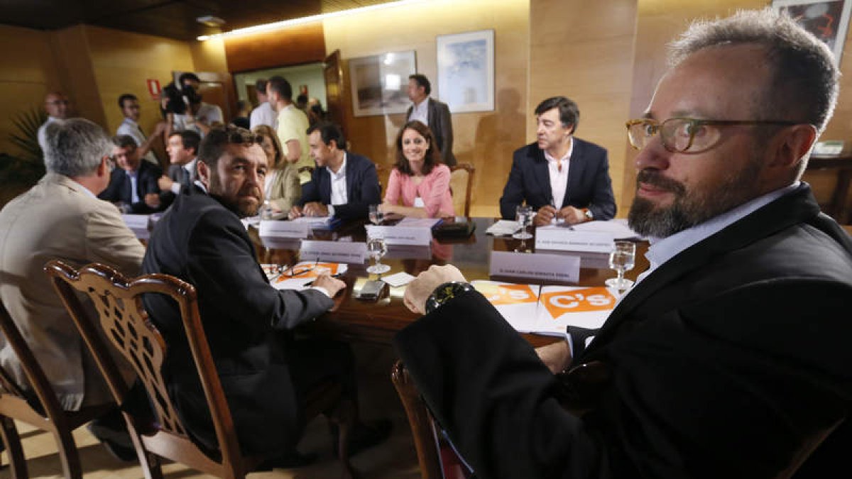 Los equipos negociadores del PP y Ciudadanos continúan con sus conversaciones. F. ALVARADO