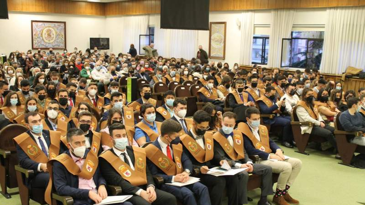 Nuevos titulados de la Escuela de Ingeniería Industrial, Informática y Aeroespacial. DL