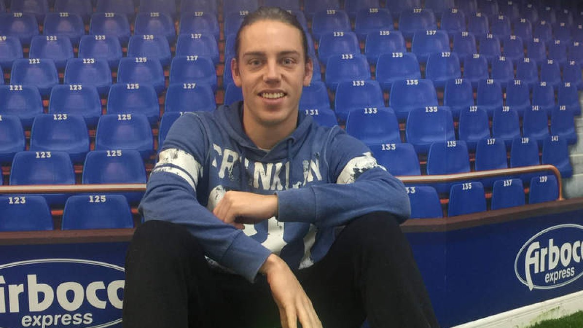 El guardameta David Gómez pasó temporada y media en el Elche Ilicitano antes de recalar en las filas del Silva hace un mes. DL