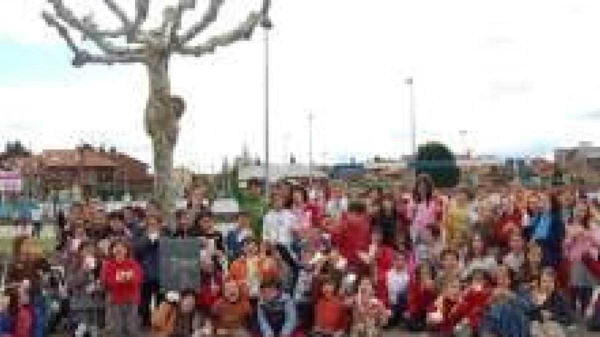 Un amplio grupo de estudiantes del Gadañón participaron en el día del bocadillo solidario