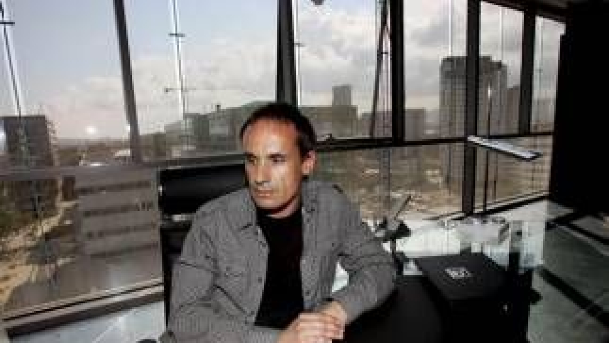 El actor Francesc Garrido durante el rodaje de «Negro Buenos Aires»